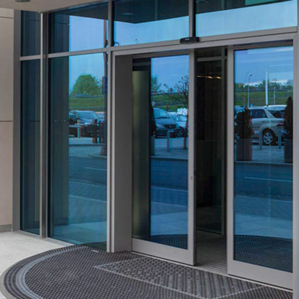 O Toque Certo na Saúde: Portas Automáticas IDEALINE na Prevenção de Doenças e Biossegurança Hospitalar